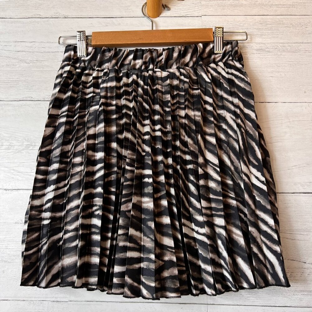 Zara Skirt Womens Size Small Animal Print Pleated Inner Short Lining Mob Wives